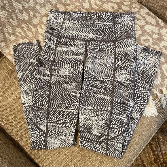 Lululemon Fast & Free 7/8 Tight II *Nulux 25" - Picture 10 of 10